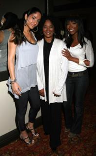 Brandy Norwood feet photo thumbnail