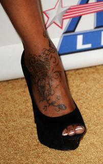 Brandy Norwood feet photo thumbnail