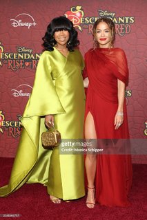 Brandy Norwood feet photo thumbnail