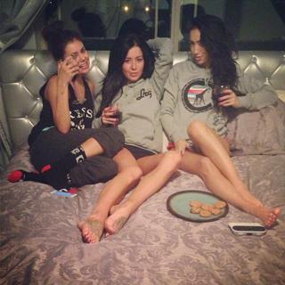 Bre Tiesi feet photo thumbnail