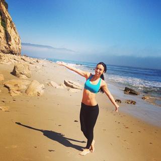 Bre Tiesi feet photo thumbnail