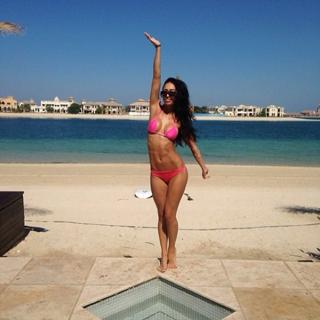 Bre Tiesi feet photo thumbnail