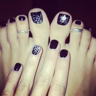 Bre Tiesi feet photo thumbnail
