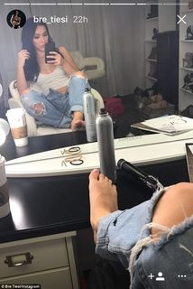 Bre Tiesi feet photo thumbnail