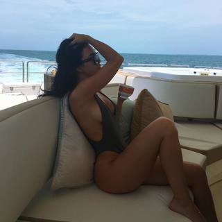 Bre Tiesi feet photo thumbnail