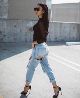 Bre Tiesi feet photo thumbnail