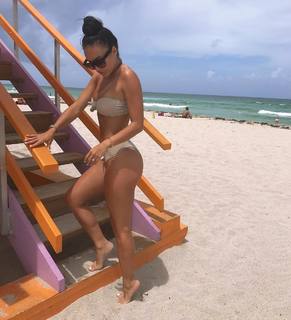Bre Tiesi feet photo thumbnail