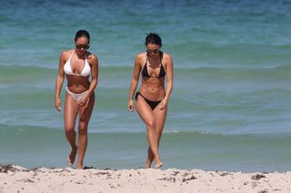 Bre Tiesi feet photo thumbnail