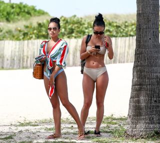 Bre Tiesi feet photo thumbnail