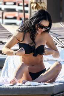 Bre Tiesi feet photo thumbnail