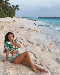 Bre Tiesi feet photo thumbnail