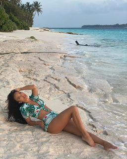 Bre Tiesi feet photo thumbnail