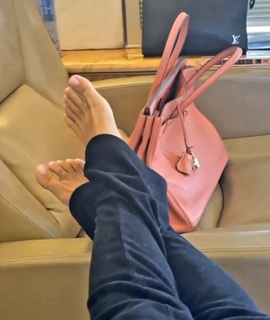 Bre Tiesi feet photo thumbnail