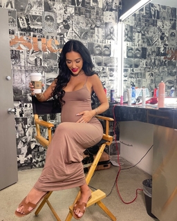 Bre Tiesi feet photo thumbnail