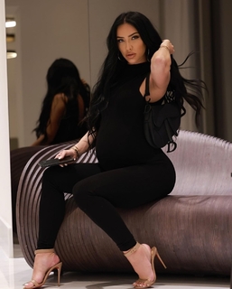 Bre Tiesi feet photo thumbnail