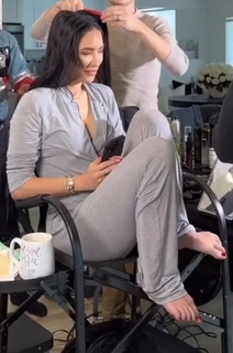 Bre Tiesi feet photo thumbnail