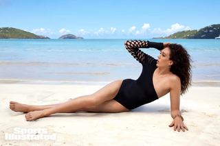 Breanna Stewart feet photo 18