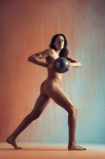 Breanna Stewart feet photo 4