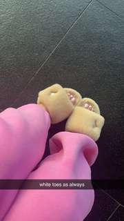Breckie Hill feet photo thumbnail