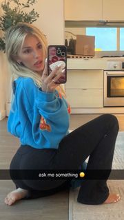 Breckie Hill feet photo thumbnail