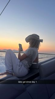 Breckie Hill feet photo thumbnail