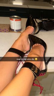 Breckie Hill feet photo thumbnail