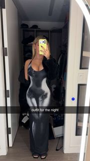 Breckie Hill feet photo thumbnail