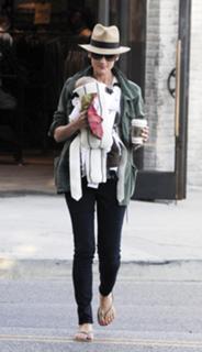 Bree Turner feet photo thumbnail