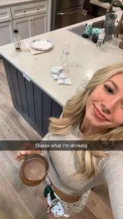 Breese Maroc feet photo thumbnail