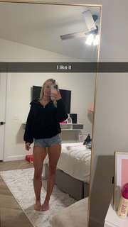 Breese Maroc feet photo thumbnail