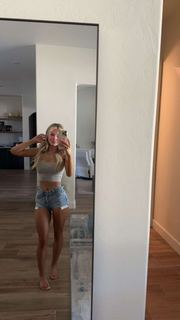 Breese Maroc feet photo thumbnail