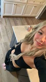 Breese Maroc feet photo thumbnail