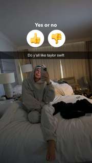 Breese Maroc feet photo thumbnail