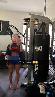 Breese Maroc feet photo thumbnail