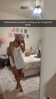 Breese Maroc feet photo thumbnail