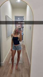 Breese Maroc feet photo thumbnail