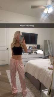 Breese Maroc feet photo thumbnail