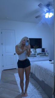 Breese Maroc feet photo thumbnail