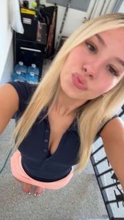 Breese Maroc feet photo thumbnail