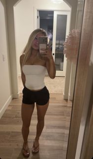 Breese Maroc feet photo thumbnail