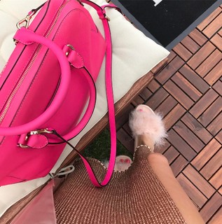 Brenda Asnicar feet photo thumbnail