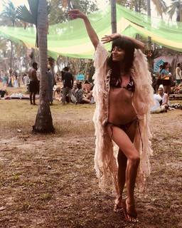 Brenda Asnicar feet photo thumbnail