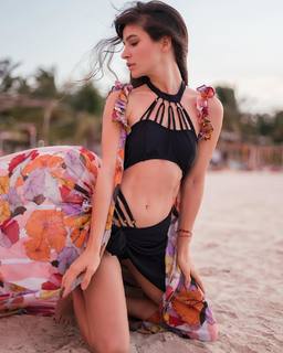 Brenda Asnicar feet photo thumbnail