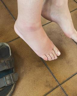 Brenda Lodigiani feet photo thumbnail