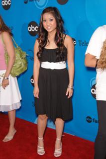 Brenda Song feet photo thumbnail