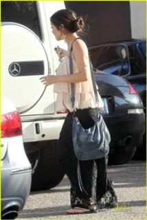 Brenda Song feet photo thumbnail
