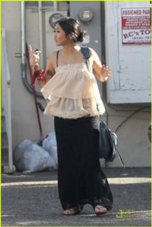 Brenda Song feet photo thumbnail