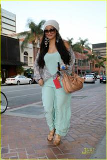 Brenda Song feet photo thumbnail