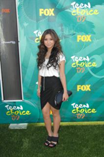 Brenda Song feet photo thumbnail