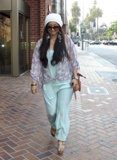 Brenda Song feet photo thumbnail